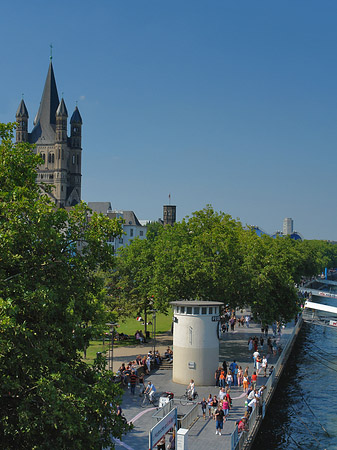 Foto Pegel Köln und die Spitze von St Martin - Köln