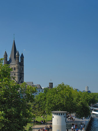 Foto Pegel Köln und die Spitze von St Martin