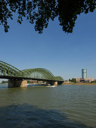 Fotos Hohenzollernbrücke reicht ans Kennedyufer