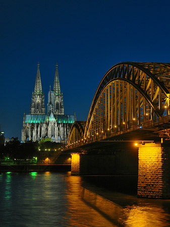 Fotos Kölner Dom hinter der Hohenzollernbrücke | Köln