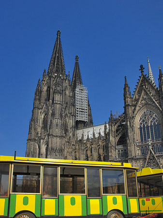 Bimmelbahn fährt zum Kölner Dom - Nordrhein-Westfalen (Köln)