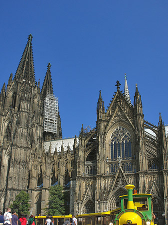 Bimmelbahn fährt zum Kölner Dom - Nordrhein-Westfalen (Köln)