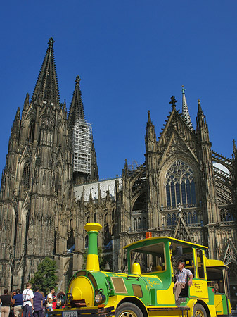 Bimmelbahn fährt zum Kölner Dom - Nordrhein-Westfalen (Köln)