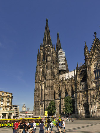 Bimmelbahn fährt zum Kölner Dom - Nordrhein-Westfalen (Köln)