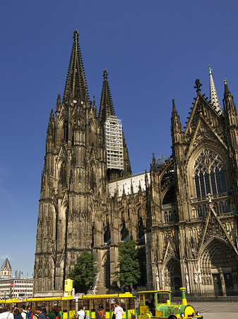 Bimmelbahn fährt zum Kölner Dom - Nordrhein-Westfalen (Köln)