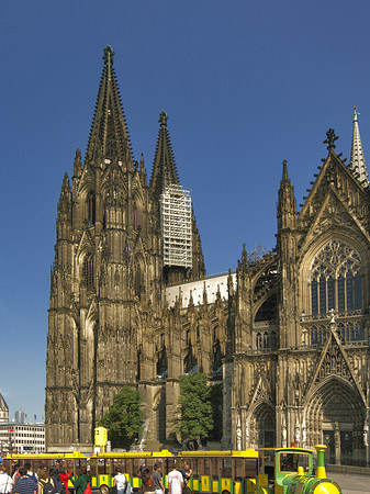 Bimmelbahn fährt zum Kölner Dom - Nordrhein-Westfalen (Köln)