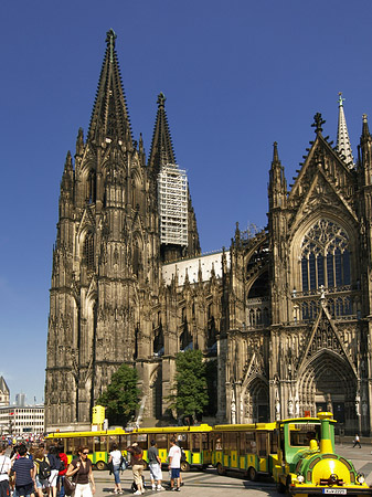 Bimmelbahn fährt zum Kölner Dom - Nordrhein-Westfalen (Köln)