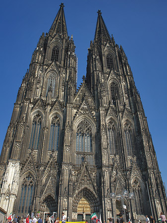 Menschen beim Kölner Dom