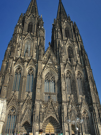 Menschen beim Kölner Dom Foto 