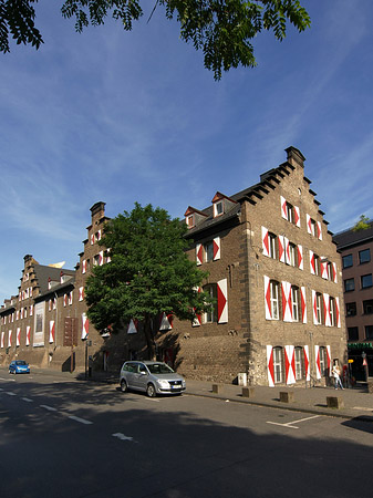 Kölnisches Stadtmuseum mit Straße - Nordrhein-Westfalen (Köln)