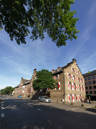 Kölnisches Stadtmuseum mit Straße - Nordrhein-Westfalen (Köln)