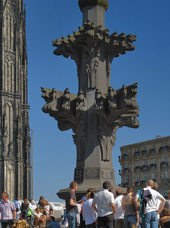 Foto Menschen bei der Kreuzblume - Köln