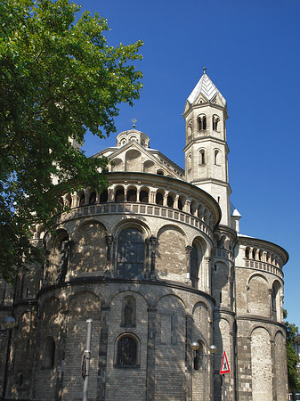 Seitentürme und Westturm der St Aposteln Foto 