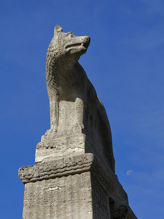 Wolfsstatue am Stadtmuseum