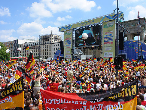 Leinwand und Fans - Berlin (Berlin)