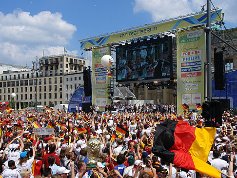 Leinwand und Fans - Berlin (Berlin)