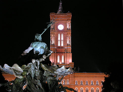 Rotes Rathaus bei Nacht - Berlin (Berlin)