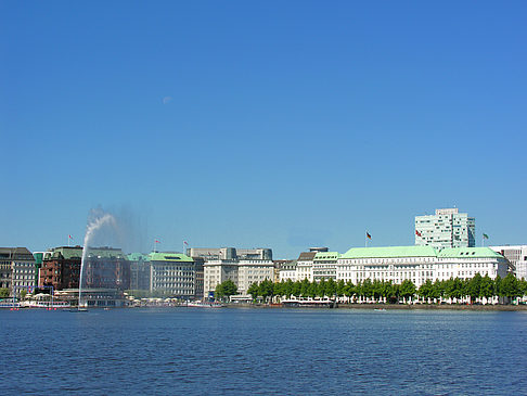 Fontäne auf der Binnenalster - Hamburg (Hamburg)