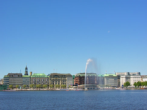 Fontäne auf der Binnenalster - Hamburg (Hamburg)