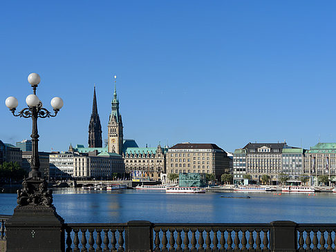 Laterne und Binnenalster - Hamburg (Hamburg)