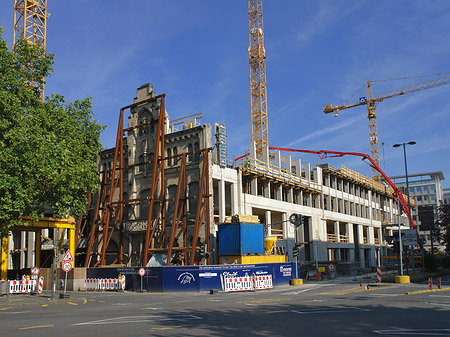 Baustelle auf der Kreuzung Komödienstraße Tunisstraße - Nordrhein-Westfalen (Köln)