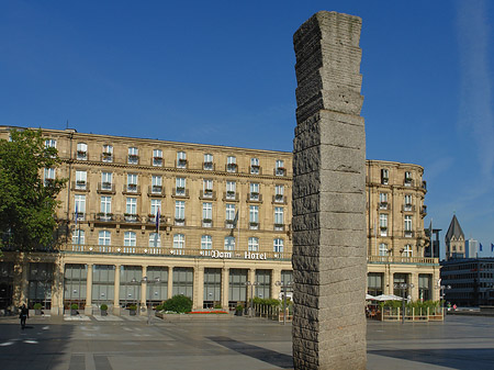 Foto Domhotel mit Säule - Köln