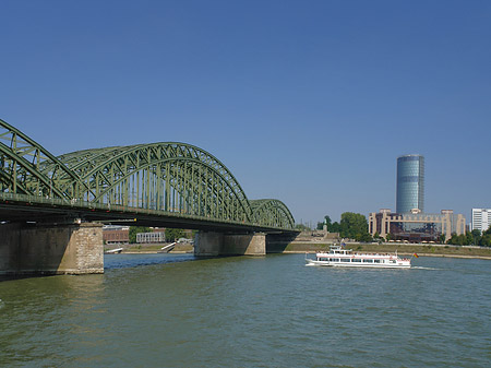 Fotos Hohenzollernbrücke reicht ans Kennedyufer