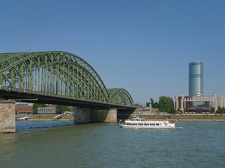 Fotos Hohenzollernbrücke reicht ans Kennedyufer | Köln