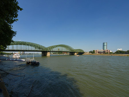 Foto Hohenzollernbrücke reicht ans Kennedyufer