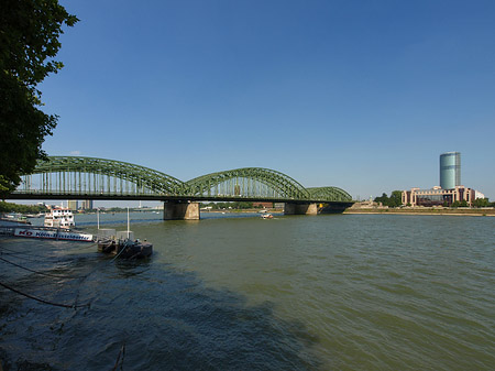 Fotos Hohenzollernbrücke reicht ans Kennedyufer