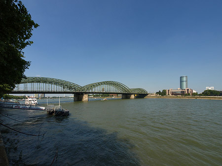 Hohenzollernbrücke reicht ans Kennedyufer Foto 