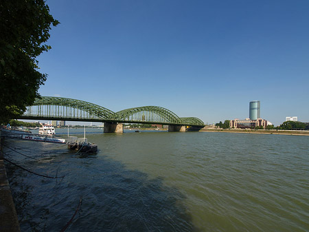 Hohenzollernbrücke reicht ans Kennedyufer Fotos