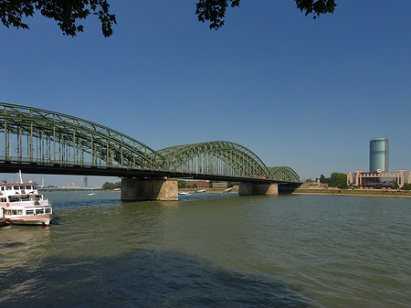 Hohenzollernbrücke reicht ans Kennedyufer Fotos