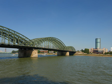 Hohenzollernbrücke reicht ans Kennedyufer Fotos