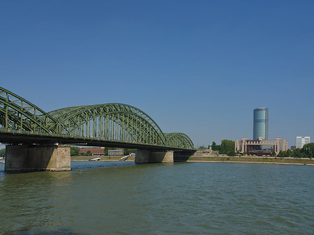 Fotos Hohenzollernbrücke reicht ans Kennedyufer