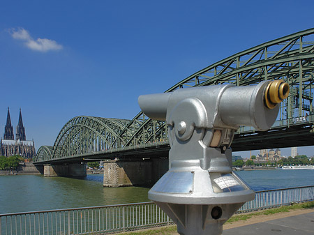 Fotos Fernrohr vor der Hohenzollernbrücke