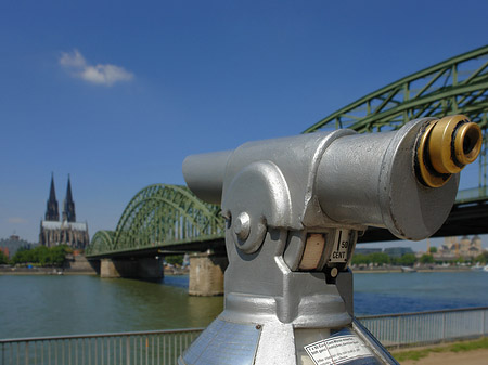 Fernrohr vor der Hohenzollernbrücke - Nordrhein-Westfalen (Köln)