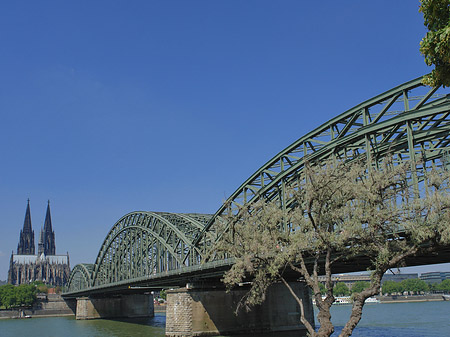 Hohenzollernbrücke am Kölner Dom Foto 