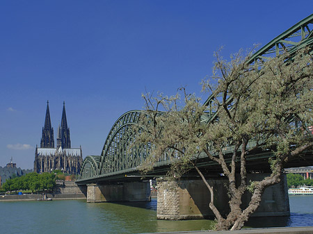 Hohenzollernbrücke am Kölner Dom - Nordrhein-Westfalen (Köln)