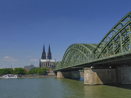 Hohenzollernbrücke am Kölner Dom - Nordrhein-Westfalen (Köln)