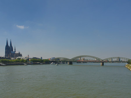 Hohenzollernbrücke am Kölner Dom Fotos