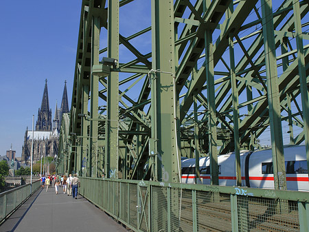 Hohenzollernbrücke beim Kölner Dom - Nordrhein-Westfalen (Köln)