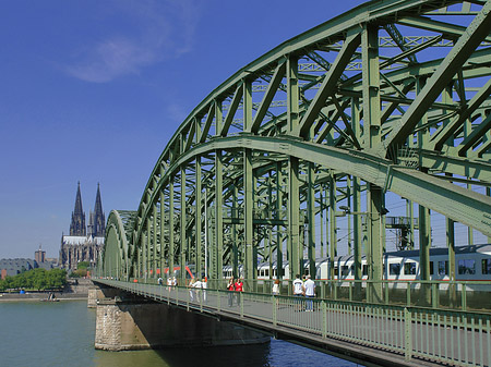 Hohenzollernbrücke beim Kölner Dom - Nordrhein-Westfalen (Köln)