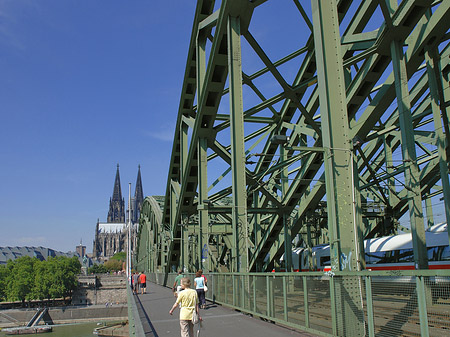 Hohenzollernbrücke beim Kölner Dom - Nordrhein-Westfalen (Köln)