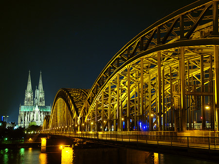 Fotos Kölner Dom hinter der Hohenzollernbrücke | Köln