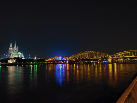 Fotos Kölner Dom hinter der Hohenzollernbrücke | Köln