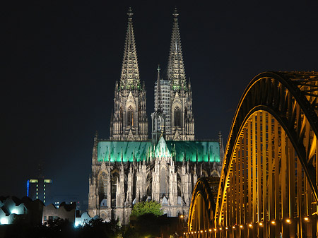 Foto Kölner Dom hinter der Hohenzollernbrücke