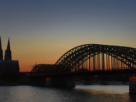 Fotos Kölner Dom hinter der Hohenzollernbrücke | Köln