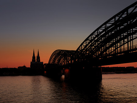 Fotos Kölner Dom hinter der Hohenzollernbrücke | Köln