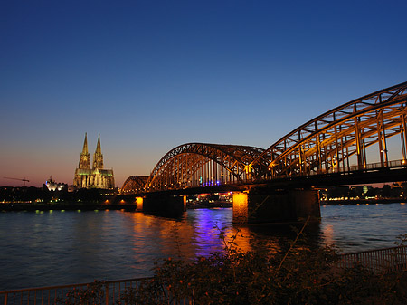 Fotos Kölner Dom hinter der Hohenzollernbrücke | Köln